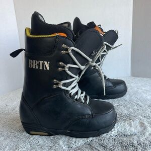 Burton (BRTN) Boxer Black Snowboard Boots with Yellow Accents Men SZ 8
